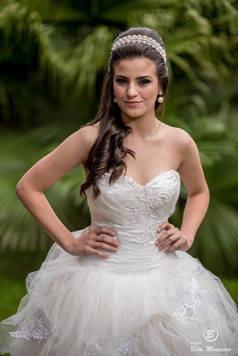 fotografo 15 anos curitiba - cinegrafista 15 anos curitiba - 15 anos curitiba - debutante - aniversario de 15 anos - manuela correa - fotografia - book de fotos - curitiba - estudio beto monteiro - casa donaire - vestido branco'