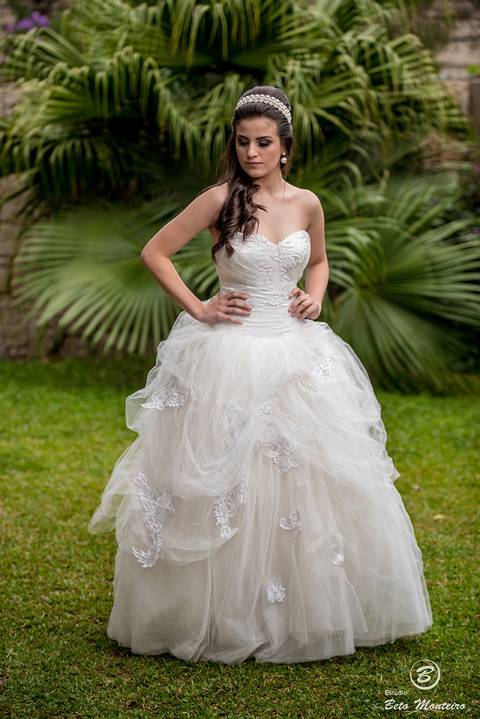 fotografo 15 anos curitiba - cinegrafista 15 anos curitiba - 15 anos curitiba - debutante - aniversario de 15 anos - manuela correa - fotografia - book de fotos - curitiba - estudio beto monteiro - casa donaire - vestido branco'