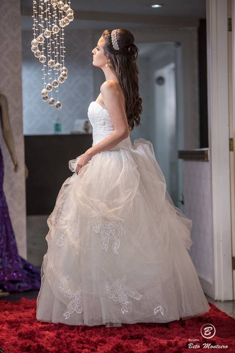 fotografo 15 anos curitiba - cinegrafista 15 anos curitiba - 15 anos curitiba - debutante - aniversario de 15 anos - manuela correa - fotografia - book de fotos - curitiba - estudio beto monteiro - casa donaire - vestido branco'