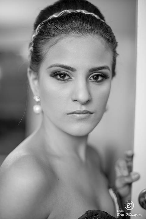 fotografo 15 anos curitiba - cinegrafista 15 anos curitiba - 15 anos curitiba - debutante - aniversario de 15 anos - manuela correa - fotografia - book de fotos - curitiba - estudio beto monteiro - casa donaire - vestido vermelho com dourado'