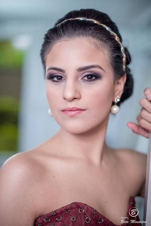 fotografo 15 anos curitiba - cinegrafista 15 anos curitiba - 15 anos curitiba - debutante - aniversario de 15 anos - manuela correa - fotografia - book de fotos - curitiba - estudio beto monteiro - casa donaire - vestido vermelho com dourado'