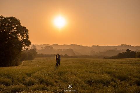 casamento Book Pré-Casamento - Book Pré-wedding - Trash the dress - Book de casal - Sessão de noivos - Save the date - Estúdio Beto Monteiro - Curitiba - Araucaria - ceu azul - por do sol - plantacao - Fabi Prociv e Geraldo Cantele'