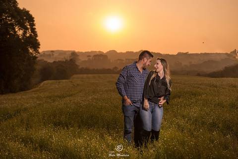 casamento Book Pré-Casamento - Book Pré-wedding - Trash the dress - Book de casal - Sessão de noivos - Save the date - Estúdio Beto Monteiro - Curitiba - Araucaria - ceu azul - por do sol - plantacao - Fabi Prociv e Geraldo Cantele'