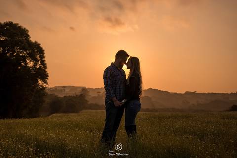 casamento Book Pré-Casamento - Book Pré-wedding - Trash the dress - Book de casal - Sessão de noivos - Save the date - Estúdio Beto Monteiro - Curitiba - Araucaria - ceu azul - por do sol - plantacao - Fabi Prociv e Geraldo Cantele'