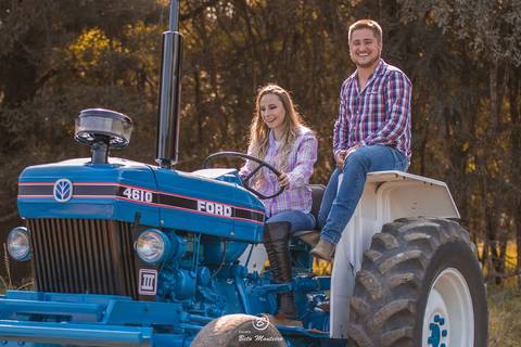 casamento Book Pré-Casamento - Book Pré-wedding - Trash the dress - Book de casal - Sessão de noivos - Save the date - Estúdio Beto Monteiro - Curitiba - Araucaria - ceu azul - por do sol - plantacao - Fabi Prociv e Geraldo Cantele'