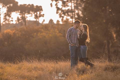 casamento Book Pré-Casamento - Book Pré-wedding - Trash the dress - Book de casal - Sessão de noivos - Save the date - Estúdio Beto Monteiro - Curitiba - Araucaria - ceu azul - por do sol - plantacao - Fabi Prociv e Geraldo Cantele'