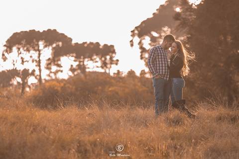 casamento Book Pré-Casamento - Book Pré-wedding - Trash the dress - Book de casal - Sessão de noivos - Save the date - Estúdio Beto Monteiro - Curitiba - Araucaria - ceu azul - por do sol - plantacao - Fabi Prociv e Geraldo Cantele'