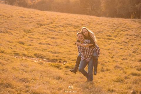 casamento Book Pré-Casamento - Book Pré-wedding - Trash the dress - Book de casal - Sessão de noivos - Save the date - Estúdio Beto Monteiro - Curitiba - Araucaria - ceu azul - por do sol - plantacao - Fabi Prociv e Geraldo Cantele'
