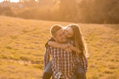 casamento Book Pré-Casamento - Book Pré-wedding - Trash the dress - Book de casal - Sessão de noivos - Save the date - Estúdio Beto Monteiro - Curitiba - Araucaria - ceu azul - por do sol - plantacao - Fabi Prociv e Geraldo Cantele'