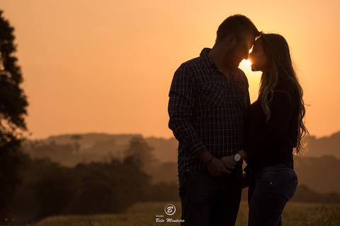 casamento Book Pré-Casamento - Book Pré-wedding - Trash the dress - Book de casal - Sessão de noivos - Save the date - Estúdio Beto Monteiro - Curitiba - Araucaria - ceu azul - por do sol - plantacao - Fabi Prociv e Geraldo Cantele'