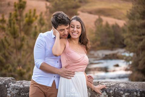 Casamento - Pré-Casamento - Pré-wedding - Trash the dress - Book de casal - Sessão de noivos - Estúdio Beto Monteiro - Curitiba - rio - montanha - floresta - violão - cantora - ceu azul - recanto dos papagaios - palmeira - Clarissa Bastos e Lucas Moreno'