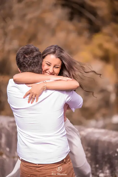 Casamento - Pré-Casamento - Pré-wedding - Trash the dress - Book de casal - Sessão de noivos - Estúdio Beto Monteiro - Curitiba - rio - montanha - floresta - violão - cantora - ceu azul - recanto dos papagaios - palmeira - Clarissa Bastos e Lucas Moreno'