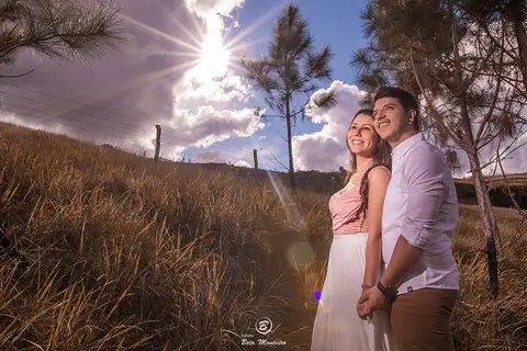 Casamento - Pré-Casamento - Pré-wedding - Trash the dress - Book de casal - Sessão de noivos - Estúdio Beto Monteiro - Curitiba - rio - montanha - floresta - violão - cantora - ceu azul - recanto dos papagaios - palmeira - Clarissa Bastos e Lucas Moreno'