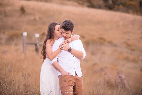 Casamento - Pré-Casamento - Pré-wedding - Trash the dress - Book de casal - Sessão de noivos - Estúdio Beto Monteiro - Curitiba - rio - montanha - floresta - violão - cantora - ceu azul - recanto dos papagaios - palmeira - Clarissa Bastos e Lucas Moreno'