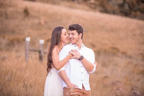 Casamento - Pré-Casamento - Pré-wedding - Trash the dress - Book de casal - Sessão de noivos - Estúdio Beto Monteiro - Curitiba - rio - montanha - floresta - violão - cantora - ceu azul - recanto dos papagaios - palmeira - Clarissa Bastos e Lucas Moreno'