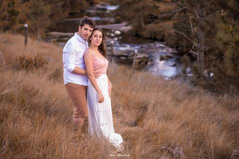 Casamento - Pré-Casamento - Pré-wedding - Trash the dress - Book de casal - Sessão de noivos - Estúdio Beto Monteiro - Curitiba - rio - montanha - floresta - violão - cantora - ceu azul - recanto dos papagaios - palmeira - Clarissa Bastos e Lucas Moreno'