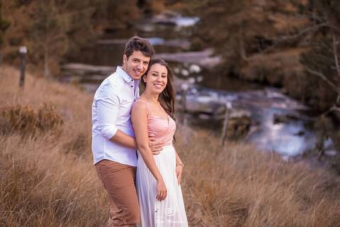 Casamento - Pré-Casamento - Pré-wedding - Trash the dress - Book de casal - Sessão de noivos - Estúdio Beto Monteiro - Curitiba - rio - montanha - floresta - violão - cantora - ceu azul - recanto dos papagaios - palmeira - Clarissa Bastos e Lucas Moreno'