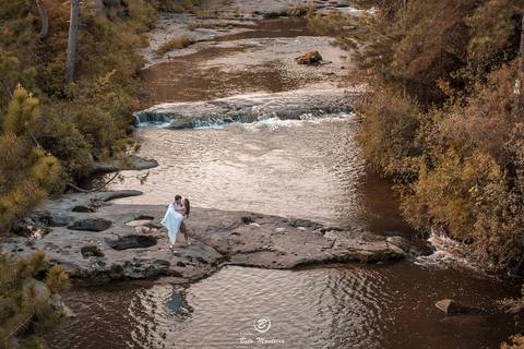 Casamento - Pré-Casamento - Pré-wedding - Trash the dress - Book de casal - Sessão de noivos - Estúdio Beto Monteiro - Curitiba - rio - montanha - floresta - violão - cantora - ceu azul - recanto dos papagaios - palmeira - Clarissa Bastos e Lucas Moreno'