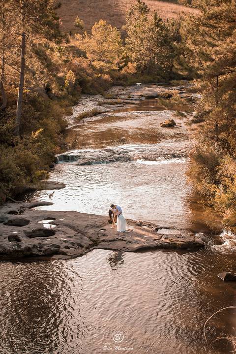 Casamento - Pré-Casamento - Pré-wedding - Trash the dress - Book de casal - Sessão de noivos - Estúdio Beto Monteiro - Curitiba - rio - montanha - floresta - violão - cantora - ceu azul - recanto dos papagaios - palmeira - Clarissa Bastos e Lucas Moreno'