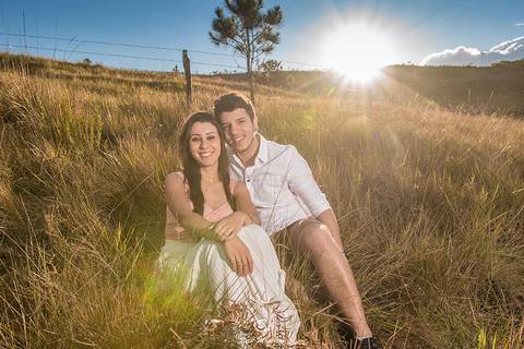 Casamento - Pré-Casamento - Pré-wedding - Trash the dress - Book de casal - Sessão de noivos - Estúdio Beto Monteiro - Curitiba - rio - montanha - floresta - violão - cantora - ceu azul - recanto dos papagaios - palmeira - Clarissa Bastos e Lucas Moreno'