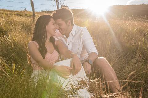 Casamento - Pré-Casamento - Pré-wedding - Trash the dress - Book de casal - Sessão de noivos - Estúdio Beto Monteiro - Curitiba - rio - montanha - floresta - violão - cantora - ceu azul - recanto dos papagaios - palmeira - Clarissa Bastos e Lucas Moreno'