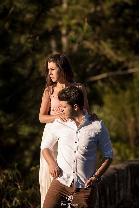 Casamento - Pré-Casamento - Pré-wedding - Trash the dress - Book de casal - Sessão de noivos - Estúdio Beto Monteiro - Curitiba - rio - montanha - floresta - violão - cantora - ceu azul - recanto dos papagaios - palmeira - Clarissa Bastos e Lucas Moreno'