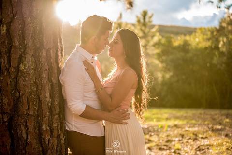 Casamento - Pré-Casamento - Pré-wedding - Trash the dress - Book de casal - Sessão de noivos - Estúdio Beto Monteiro - Curitiba - rio - montanha - floresta - violão - cantora - ceu azul - recanto dos papagaios - palmeira - Clarissa Bastos e Lucas Moreno'