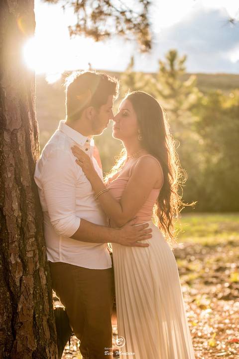 Casamento - Pré-Casamento - Pré-wedding - Trash the dress - Book de casal - Sessão de noivos - Estúdio Beto Monteiro - Curitiba - rio - montanha - floresta - violão - cantora - ceu azul - recanto dos papagaios - palmeira - Clarissa Bastos e Lucas Moreno'
