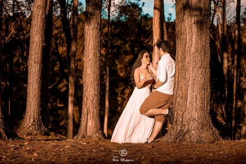 Casamento - Pré-Casamento - Pré-wedding - Trash the dress - Book de casal - Sessão de noivos - Estúdio Beto Monteiro - Curitiba - rio - montanha - floresta - violão - cantora - ceu azul - recanto dos papagaios - palmeira - Clarissa Bastos e Lucas Moreno'