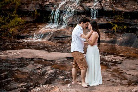 Casamento - Pré-Casamento - Pré-wedding - Trash the dress - Book de casal - Sessão de noivos - Estúdio Beto Monteiro - Curitiba - rio - montanha - floresta - violão - cantora - ceu azul - recanto dos papagaios - palmeira - Clarissa Bastos e Lucas Moreno'