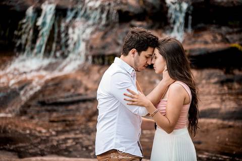 Casamento - Pré-Casamento - Pré-wedding - Trash the dress - Book de casal - Sessão de noivos - Estúdio Beto Monteiro - Curitiba - rio - montanha - floresta - violão - cantora - ceu azul - recanto dos papagaios - palmeira - Clarissa Bastos e Lucas Moreno'