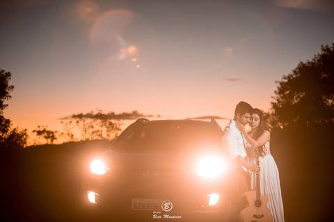 Casamento - Pré-Casamento - Pré-wedding - Trash the dress - Book de casal - Sessão de noivos - Estúdio Beto Monteiro - Curitiba - rio - montanha - floresta - violão - cantora - ceu azul - recanto dos papagaios - palmeira - Clarissa Bastos e Lucas Moreno'