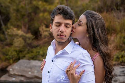 Casamento - Pré-Casamento - Pré-wedding - Trash the dress - Book de casal - Sessão de noivos - Estúdio Beto Monteiro - Curitiba - rio - montanha - floresta - violão - cantora - ceu azul - recanto dos papagaios - palmeira - Clarissa Bastos e Lucas Moreno'