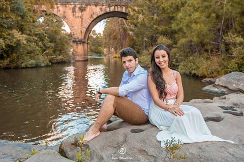 Casamento - Pré-Casamento - Pré-wedding - Trash the dress - Book de casal - Sessão de noivos - Estúdio Beto Monteiro - Curitiba - rio - montanha - floresta - violão - cantora - ceu azul - recanto dos papagaios - palmeira - Clarissa Bastos e Lucas Moreno'