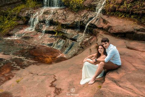 Casamento - Pré-Casamento - Pré-wedding - Trash the dress - Book de casal - Sessão de noivos - Estúdio Beto Monteiro - Curitiba - rio - montanha - floresta - violão - cantora - ceu azul - recanto dos papagaios - palmeira - Clarissa Bastos e Lucas Moreno'