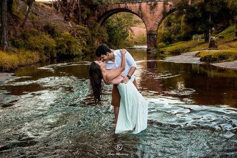 Casamento - Pré-Casamento - Pré-wedding - Trash the dress - Book de casal - Sessão de noivos - Estúdio Beto Monteiro - Curitiba - rio - montanha - floresta - violão - cantora - ceu azul - recanto dos papagaios - palmeira - Clarissa Bastos e Lucas Moreno'