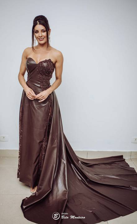 editorial de moda, vestido, noiva vestido de noiva - casa donaire - fotografo - curitiba - fotografo de casamento - noivas - debutantes - festas - vídeo - cinegrafista -  estudio beto monteiro - feira noivas curitibanas - 2019 - terno de noivo'