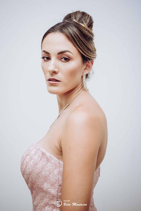 editorial de moda, vestido, noiva vestido de noiva - casa donaire - fotografo - curitiba - fotografo de casamento - noivas - debutantes - festas - vídeo - cinegrafista -  estudio beto monteiro - feira noivas curitibanas - 2019 - terno de noivo'