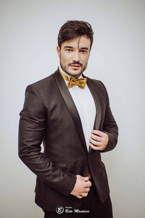 editorial de moda, vestido, noiva vestido de noiva - casa donaire - fotografo - curitiba - fotografo de casamento - noivas - debutantes - festas - vídeo - cinegrafista -  estudio beto monteiro - feira noivas curitibanas - 2019 - terno de noivo'
