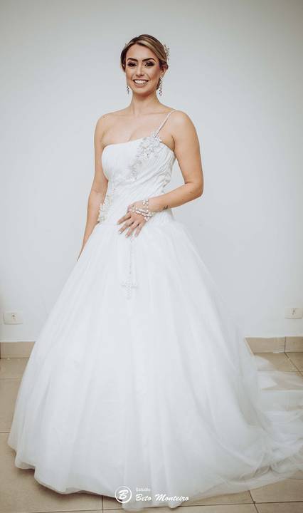editorial de moda, vestido, noiva vestido de noiva - casa donaire - fotografo - curitiba - fotografo de casamento - noivas - debutantes - festas - vídeo - cinegrafista -  estudio beto monteiro - feira noivas curitibanas - 2019 - terno de noivo'