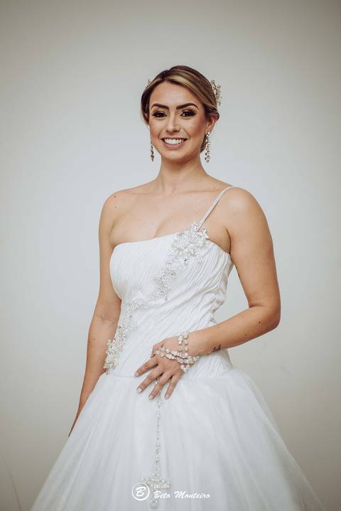 editorial de moda, vestido, noiva vestido de noiva - casa donaire - fotografo - curitiba - fotografo de casamento - noivas - debutantes - festas - vídeo - cinegrafista -  estudio beto monteiro - feira noivas curitibanas - 2019 - terno de noivo'