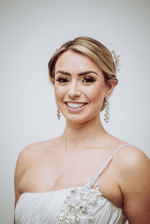 editorial de moda, vestido, noiva vestido de noiva - casa donaire - fotografo - curitiba - fotografo de casamento - noivas - debutantes - festas - vídeo - cinegrafista -  estudio beto monteiro - feira noivas curitibanas - 2019 - terno de noivo'