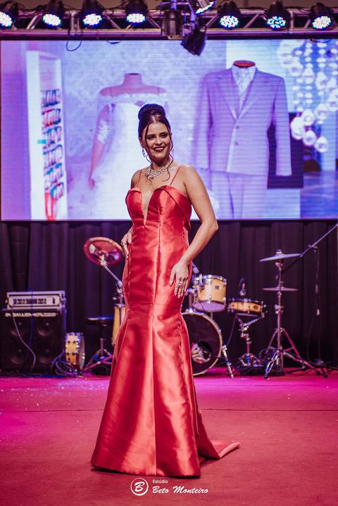 editorial de moda, vestido, noiva vestido de noiva - casa donaire - fotografo - curitiba - fotografo de casamento - noivas - debutantes - festas - vídeo - cinegrafista -  estudio beto monteiro - feira noivas curitibanas - 2019 - terno de noivo'