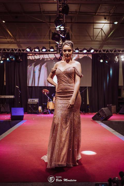 editorial de moda, vestido, noiva vestido de noiva - casa donaire - fotografo - curitiba - fotografo de casamento - noivas - debutantes - festas - vídeo - cinegrafista -  estudio beto monteiro - feira noivas curitibanas - 2019 - terno de noivo'