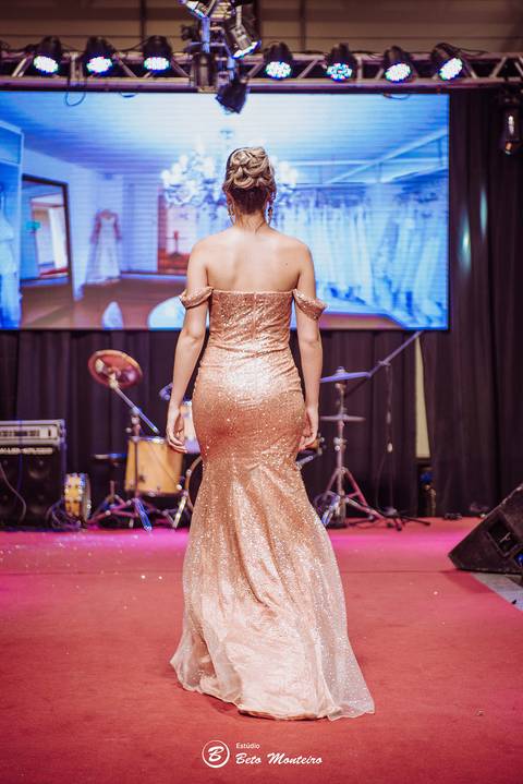 editorial de moda, vestido, noiva vestido de noiva - casa donaire - fotografo - curitiba - fotografo de casamento - noivas - debutantes - festas - vídeo - cinegrafista -  estudio beto monteiro - feira noivas curitibanas - 2019 - terno de noivo'