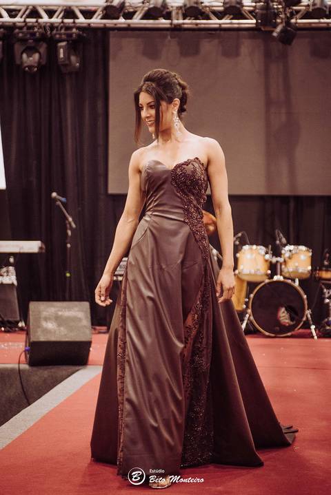 editorial de moda, vestido, noiva vestido de noiva - casa donaire - fotografo - curitiba - fotografo de casamento - noivas - debutantes - festas - vídeo - cinegrafista -  estudio beto monteiro - feira noivas curitibanas - 2019 - terno de noivo'
