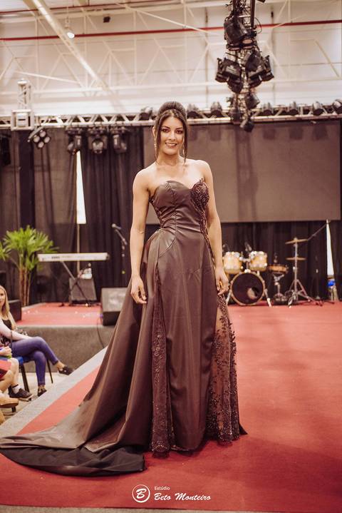editorial de moda, vestido, noiva vestido de noiva - casa donaire - fotografo - curitiba - fotografo de casamento - noivas - debutantes - festas - vídeo - cinegrafista -  estudio beto monteiro - feira noivas curitibanas - 2019 - terno de noivo'