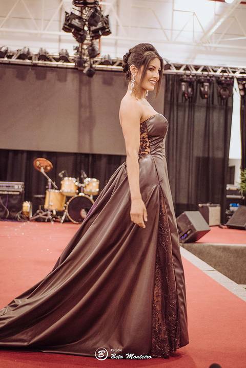 editorial de moda, vestido, noiva vestido de noiva - casa donaire - fotografo - curitiba - fotografo de casamento - noivas - debutantes - festas - vídeo - cinegrafista -  estudio beto monteiro - feira noivas curitibanas - 2019 - terno de noivo'
