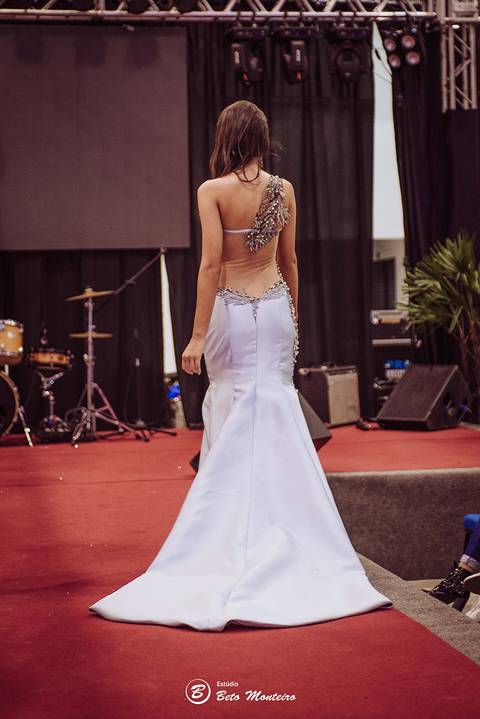 editorial de moda, vestido, noiva vestido de noiva - casa donaire - fotografo - curitiba - fotografo de casamento - noivas - debutantes - festas - vídeo - cinegrafista -  estudio beto monteiro - feira noivas curitibanas - 2019 - terno de noivo'