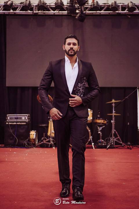 editorial de moda, vestido, noiva vestido de noiva - casa donaire - fotografo - curitiba - fotografo de casamento - noivas - debutantes - festas - vídeo - cinegrafista -  estudio beto monteiro - feira noivas curitibanas - 2019 - terno de noivo'